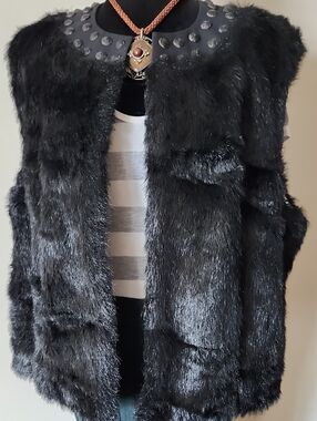 Peter Nygård XL Faux Fur Vest  Embellished Collar, Hook Closure, Leopard Lining